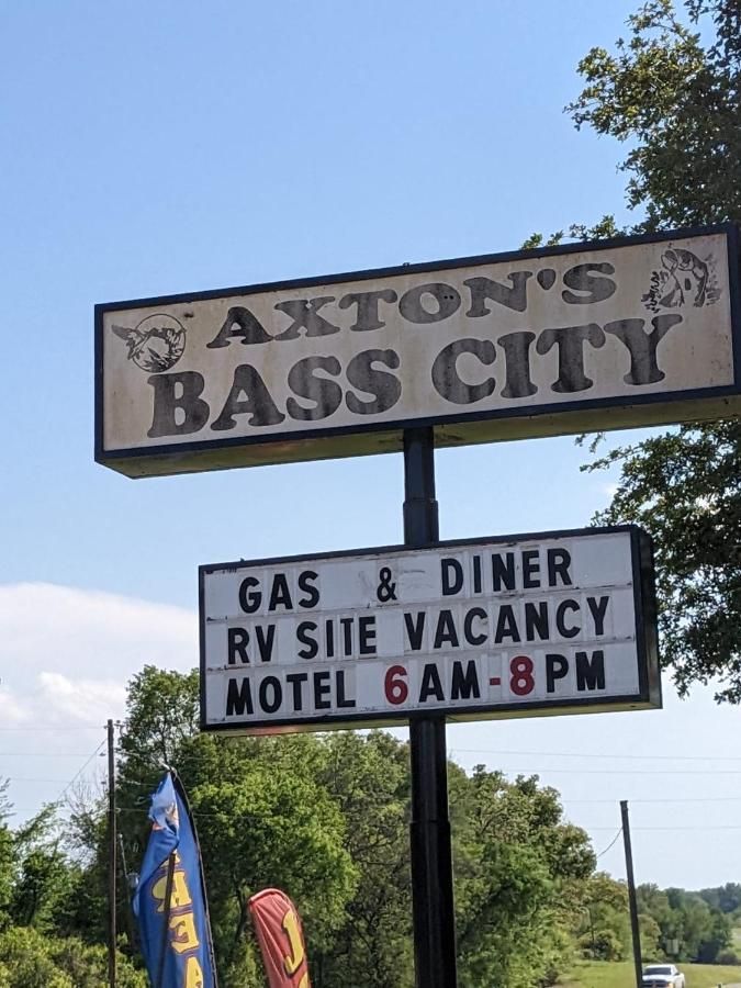 Axtons Bass City Lake Front Resort Emory Exterior photo
