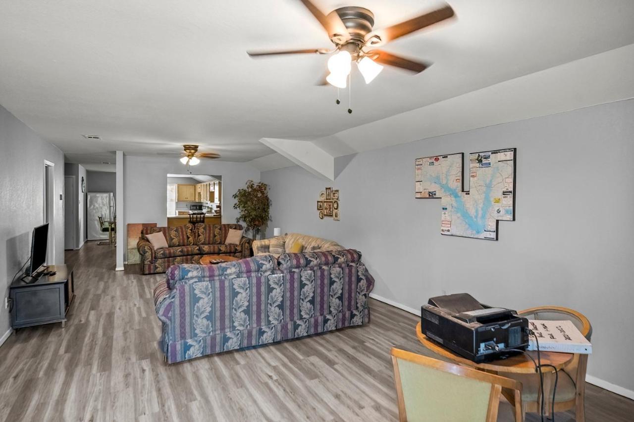Axtons Bass City Lake Front Resort Emory Exterior photo